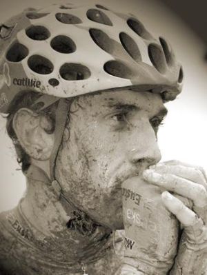 El ciclista vizcaíno tras una prueba del calendario vasco de ciclocrós El ciclista vizcaíno tras una prueba del calendario vasco de ciclocrós