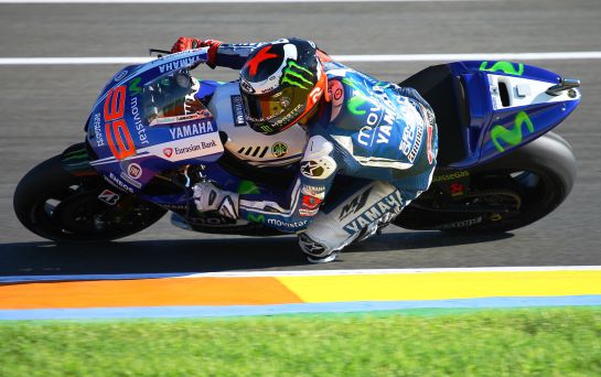 El piloto mallorquín ha aprovechado la semana para quedarse en el Ricardo Tormo a ensayar de cara a la próxima temporada con su Yamaha. El piloto mallorquín ha aprovechado la semana para quedarse en el Ricardo Tormo a ensayar de cara a la próxima temporada con su Yamaha.