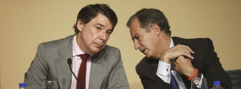 Ignacio González y Enrique Ossorio.
El Consejo Consultivo de la Comunidad será el encargado de velar, desde el próximo 1 de enero, por que los altos cargos de la región cumplan con las obligaciones de transparencia que recoge la ley de Transparencia del Estado que ahora incorpora la Comunidad de Madrid.(DVD 697) Ignacio González y Enrique Ossorio.
El Consejo Consultivo de la Comunidad será el encargado de velar, desde el próximo 1 de enero, por que los altos cargos de la región cumplan con las obligaciones de transparencia que recoge la ley de Transparencia del Estado que ahora incorpora la Comunidad de Madrid.(DVD 697)