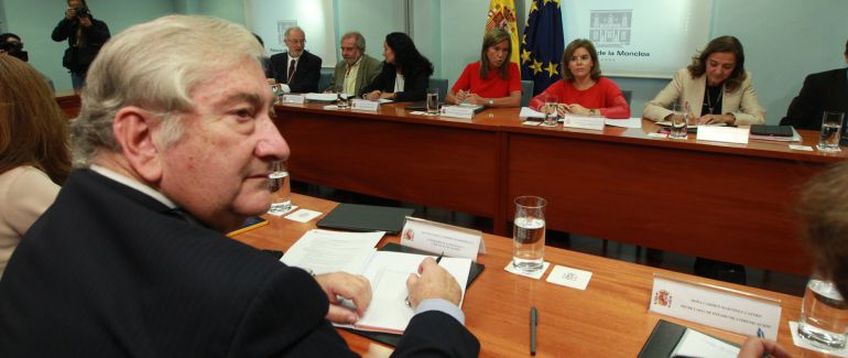 DVD 696 (20-10-14) Reuni—n del ComitŽ Especial para la gesti—n de la enfermedad del virus del Žbola. Con Soraya S‡enz de Santamar’a, vicepresidenta, Ana Mato, ministra de Sanidad, Javier Rodr’guez, consejero de Sanidad de Madrid; ( comite, ebola, santamaria, rodriguez ). Foto: Uly Mart’n. DVD 696 (20-10-14) Reuni—n del ComitŽ Especial para la gesti—n de la enfermedad del virus del Žbola. Con Soraya S‡enz de Santamar’a, vicepresidenta, Ana Mato, ministra de Sanidad, Javier Rodr’guez, consejero de Sanidad de Madrid; ( comite, ebola, santamaria, rodriguez ). Foto: Uly Mart’n.