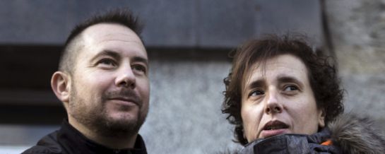 GRA256 BECERREÁ (LUGO), 07/11/2014.- La auxiliar de enfermería Teresa Romero, que se encuentra en su pueblo natal, Becerreá (Lugo) tras ser dada de alta del Hospital Carlos III de Madrid después de superar el ébola, pasea por el pueblo junto a su marido, Javier Limón. EFE/Eliseo Trigo GRA256 BECERREÁ (LUGO), 07/11/2014.- La auxiliar de enfermería Teresa Romero, que se encuentra en su pueblo natal, Becerreá (Lugo) tras ser dada de alta del Hospital Carlos III de Madrid después de superar el ébola, pasea por el pueblo junto a su marido, Javier Limón. EFE/Eliseo Trigo