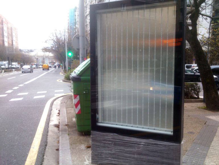Panel en Avenida de Madrid con Isabel II Panel en Avenida de Madrid con Isabel II