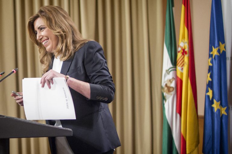 Sevilla/16-12-2014: La Presidenta de la Junta de Andalucia, Susana Diaz, durante la comparecencia en rueda de prensa tras la celebracion del Consejo de Gobierno.
FOTO: PACO PUENTES/EL PAIS Sevilla/16-12-2014: La Presidenta de la Junta de Andalucia, Susana Diaz, durante la comparecencia en rueda de prensa tras la celebracion del Consejo de Gobierno.
FOTO: PACO PUENTES/EL PAIS