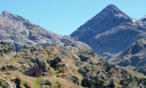 Rescatan a una montañera donostiarra tras caer por un barranco Rescatan a una montañera donostiarra tras caer por un barranco