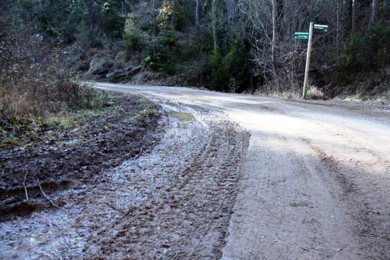 Els camins estaven en molt mal estat. Els camins estaven en molt mal estat.