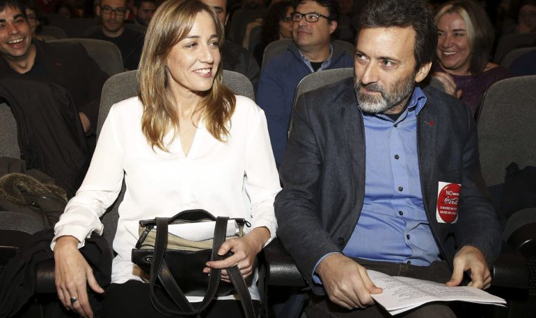 GRA087 MADRID, 17/01/2015.- Tania Sánchez y Mauricio Valiente, candidatos de Izquierda Unida a la presidencia de la Comunidad de Madrid y a la alcaldía, respectivamente, durante el acto celebrado bajo el lema 'Recuperar Madrid', puesta de largo de su candidatura, que contó con la intervención del diputado Alberto Garzón. EFE/Sergio Barrenechea GRA087 MADRID, 17/01/2015.- Tania Sánchez y Mauricio Valiente, candidatos de Izquierda Unida a la presidencia de la Comunidad de Madrid y a la alcaldía, respectivamente, durante el acto celebrado bajo el lema 'Recuperar Madrid', puesta de largo de su candidatura, que contó con la intervención del diputado Alberto Garzón. EFE/Sergio Barrenechea
