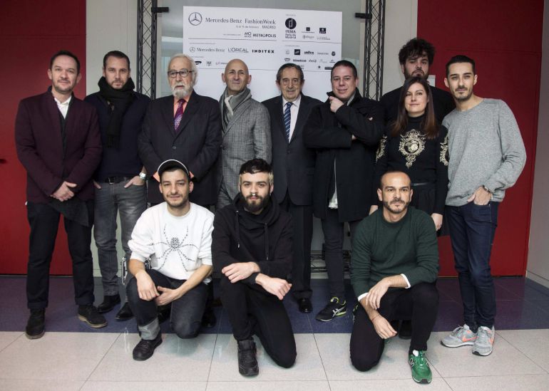 GRA130 MADRID, 21/01/2015.- Fotografía facilitada por IFEMA de su presidente ejecutivo, Luis Eduardo Cortés (detrás, 3i), y Modesto Lomba (a su izq), presidente de la Asociación de Creadores de Moda de España (ACME), acompañados del director general de IFEMA Fermín Lucas (detrás, 4i) y los diseñadores Ulises Mérida y Alvaro Castejón, de la firma Alvarno; Hannibal Laguna; Leandro Cano; Esther Noriega; Antonio Burillo y Juan Carlos Fernández, de the 2nd Skin co; Xavi Reyes, y Antonio Sicilia (de arriba abajo, i a d), durante la presentación de las novedades de la 61 edición de la Mercedes-Benz Fashion Week Madrid que traerá las tendencias para el otoño-invierno 2015-2016. EFE/Pablo Mesegar **SOLO USO EDITORIAL** GRA130 MADRID, 21/01/2015.- Fotografía facilitada por IFEMA de su presidente ejecutivo, Luis Eduardo Cortés (detrás, 3i), y Modesto Lomba (a su izq), presidente de la Asociación de Creadores de Moda de España (ACME), acompañados del director general de IFEMA Fermín Lucas (detrás, 4i) y los diseñadores Ulises Mérida y Alvaro Castejón, de la firma Alvarno; Hannibal Laguna; Leandro Cano; Esther Noriega; Antonio Burillo y Juan Carlos Fernández, de the 2nd Skin co; Xavi Reyes, y Antonio Sicilia (de arriba abajo, i a d), durante la presentación de las novedades de la 61 edición de la Mercedes-Benz Fashion Week Madrid que traerá las tendencias para el otoño-invierno 2015-2016. EFE/Pablo Mesegar **SOLO USO EDITORIAL**