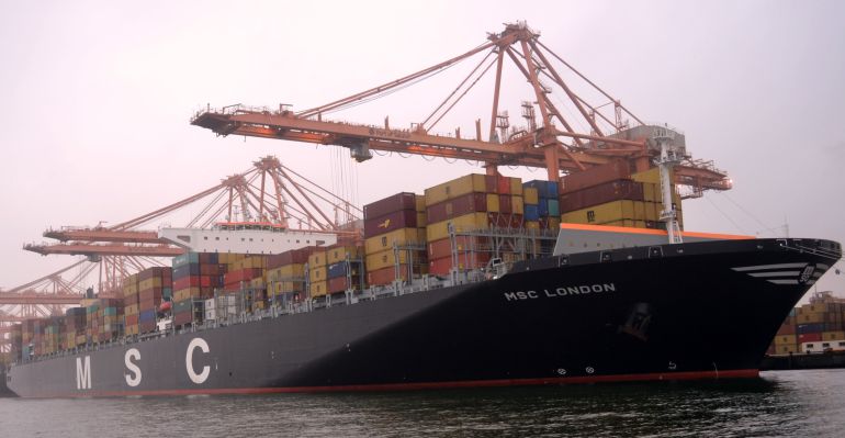 El vaixell més gran que s'ha vist mai al port de Barcelona El vaixell més gran que s'ha vist mai al port de Barcelona