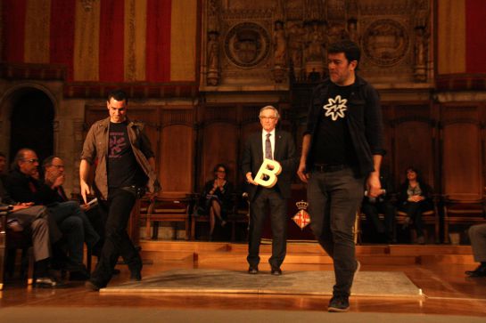 Els directors de 'Ciutat morta' accepten el Premi Ciutat de Barcelona, però no recullen el guardó Els directors de 'Ciutat morta' accepten el Premi Ciutat de Barcelona, però no recullen el guardó