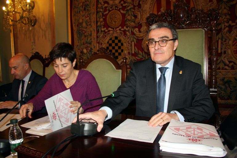 Los dos protagonistas de la crisis en el Ayuntamiento de Lleida: el alcalde, Àngel Ros, y la destituida primera teniente de alcalde, Marta Camps Los dos protagonistas de la crisis en el Ayuntamiento de Lleida: el alcalde, Àngel Ros, y la destituida primera teniente de alcalde, Marta Camps