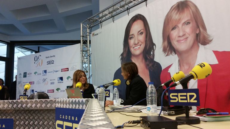 Pepa Bueno y Susana Díaz, durante la entrevista. Pepa Bueno y Susana Díaz, durante la entrevista.