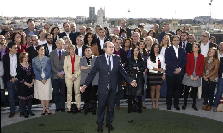 GRA032MADRID, 29/3/2015.- Ángel Gabilondo,cabeza de cartel del PSOE en las elecciones de mayo en Madrid,en la terraza del Circulo de Bellas Artes, donde presentó esta mañana la candidatura socialista para los próximo comicios regionales y municipales.EFE/ÁNGEL DÍAZ. GRA032MADRID, 29/3/2015.- Ángel Gabilondo,cabeza de cartel del PSOE en las elecciones de mayo en Madrid,en la terraza del Circulo de Bellas Artes, donde presentó esta mañana la candidatura socialista para los próximo comicios regionales y municipales.EFE/ÁNGEL DÍAZ.