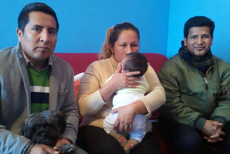 Wilson y su familia después de su desahucio Wilson y su familia después de su desahucio
