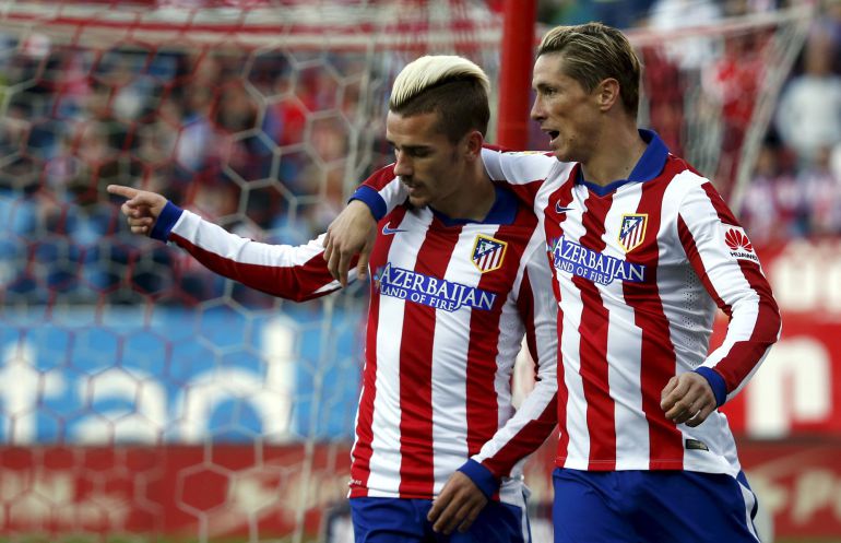 Atletico Madrid's Antoine Griezmann (L) celebrates his goal against Real Sociedad with teammate Fernando Torres during their Spanish first division soccer match at Vicente Calderon stadium in Madrid April 7, 2015. REUTERS/Susana Vera Atletico Madrid's Antoine Griezmann (L) celebrates his goal against Real Sociedad with teammate Fernando Torres during their Spanish first division soccer match at Vicente Calderon stadium in Madrid April 7, 2015. REUTERS/Susana Vera