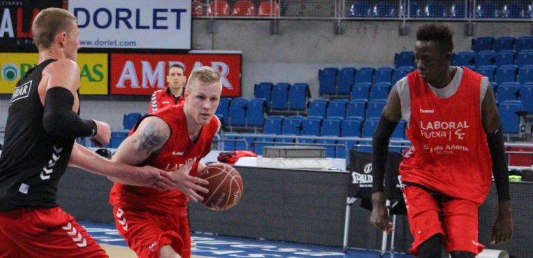 Haukur Palsson en un entrenamiento con Laboral Kutxa Haukur Palsson en un entrenamiento con Laboral Kutxa