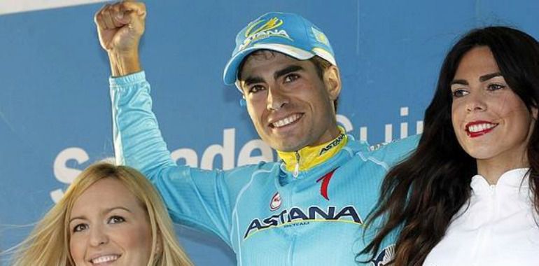 Mikel Landa en el podio, tras ganar una etapa en la Vuelta al País Vasco Mikel Landa en el podio, tras ganar una etapa en la Vuelta al País Vasco