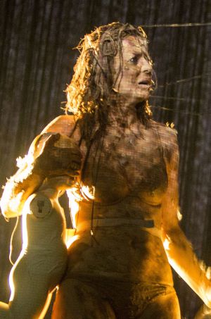 Aitana Sánchez Gijón representando a Medea en el Teatro de la Abadía Aitana Sánchez Gijón representando a Medea en el Teatro de la Abadía