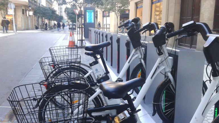 Un "boom" vandálico deja fuera de servicio la mitad de las bicis de Dbizi Un "boom" vandálico deja fuera de servicio la mitad de las bicis de Dbizi