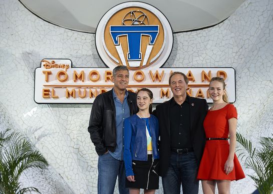 VALENCIA, SPAIN - MAY 19: (L-R) George Clooney, Raffey Cassidy, Brad Bird and Britt Robertson pose at a photocall for 'Tomorrowland' at the L'Hemisferic on May 19, 2015 in Valencia, Spain. (Photo by Manuel Queimadelos Alonso/Getty Images) VALENCIA, SPAIN - MAY 19: (L-R) George Clooney, Raffey Cassidy, Brad Bird and Britt Robertson pose at a photocall for 'Tomorrowland' at the L'Hemisferic on May 19, 2015 in Valencia, Spain. (Photo by Manuel Queimadelos Alonso/Getty Images)