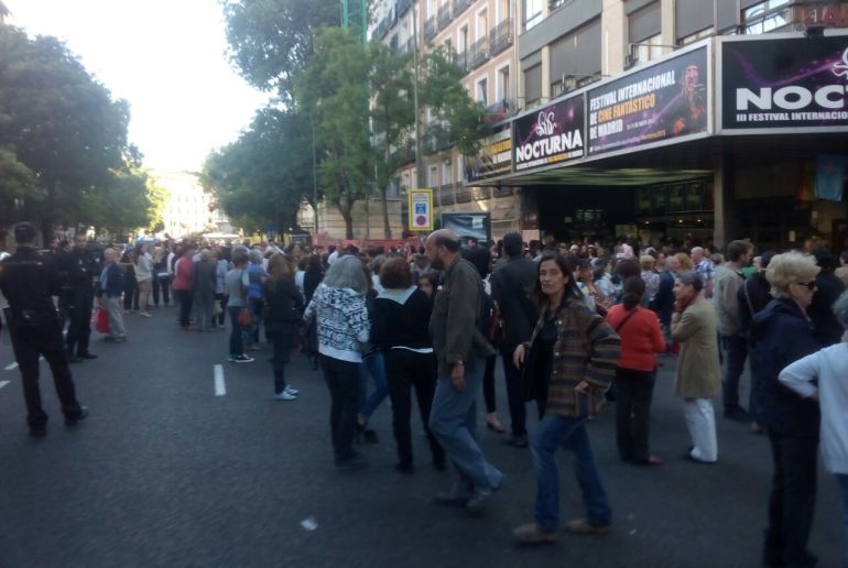 La gente se agolpa en el Palafox La gente se agolpa en el Palafox