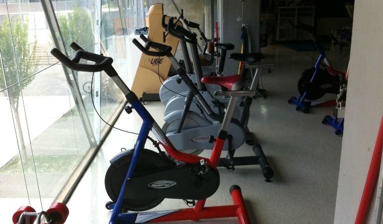 Bicicletas estáticas en un gimnasio de Vitoria. Bicicletas estáticas en un gimnasio de Vitoria.