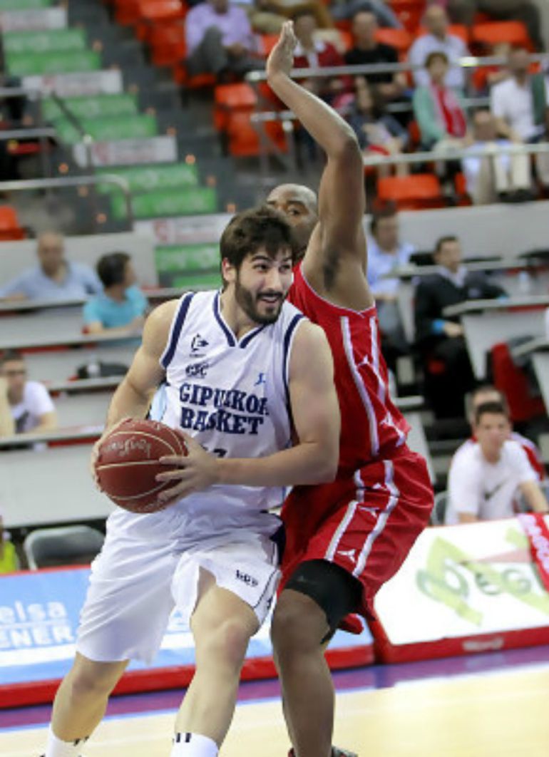 El GBC pierde la categoría tras caer en Zaragoza ante el Cai (72-65) El GBC pierde la categoría tras caer en Zaragoza ante el Cai (72-65)