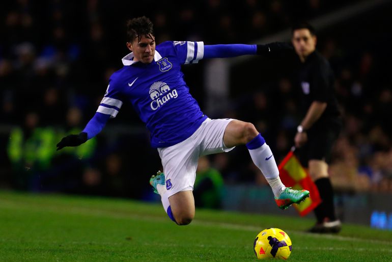 Moyes se fija en Bryan Oviedo para reforzar la banda izquierda Moyes se fija en Bryan Oviedo para reforzar la banda izquierda