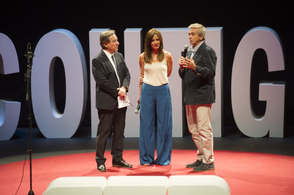 Mamen Mendizábal y Carles Francino representan el compromiso. Hablan del papel social de la radio, de escuchar al oyente, y de Madrid como ciudad de acogida y mestizaje. Mamen Mendizábal y Carles Francino representan el compromiso. Hablan del papel social de la radio, de escuchar al oyente, y de Madrid como ciudad de acogida y mestizaje.
