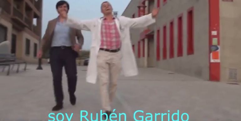 Rubén Garrido, alcalde de Oyón, en su famoso vídeo electoral Rubén Garrido, alcalde de Oyón, en su famoso vídeo electoral