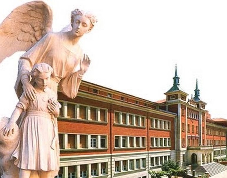 Fachada del colegio Santo Ángel de Palencia. Fachada del colegio Santo Ángel de Palencia.