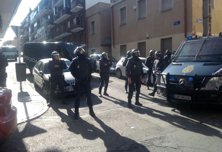 La Policía acordona la zona donde se iba a producir el lanzamiento La Policía acordona la zona donde se iba a producir el lanzamiento