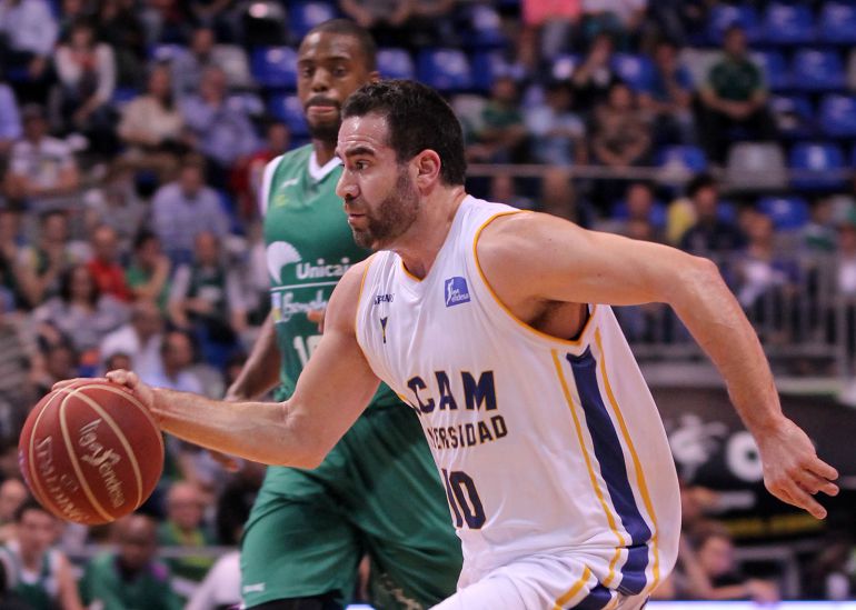 Carlos Cabezas durante el partido ante el Unicaja. Carlos Cabezas durante el partido ante el Unicaja.