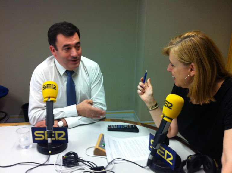 El conselleiro de educación, Román Rodríguez, en la entrevista con Aida Pena El conselleiro de educación, Román Rodríguez, en la entrevista con Aida Pena