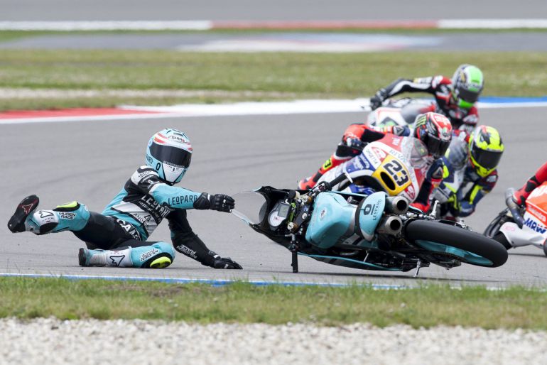 Honda Moto3 rider Efren Vazquez of Spain crashes during the race at the TT Assen Grand Prix at Assen, Netherlands June 27, 2015. REUTERS/Ronald Fleurbaaij TPX IMAGES OF THE DAY Honda Moto3 rider Efren Vazquez of Spain crashes during the race at the TT Assen Grand Prix at Assen, Netherlands June 27, 2015. REUTERS/Ronald Fleurbaaij TPX IMAGES OF THE DAY