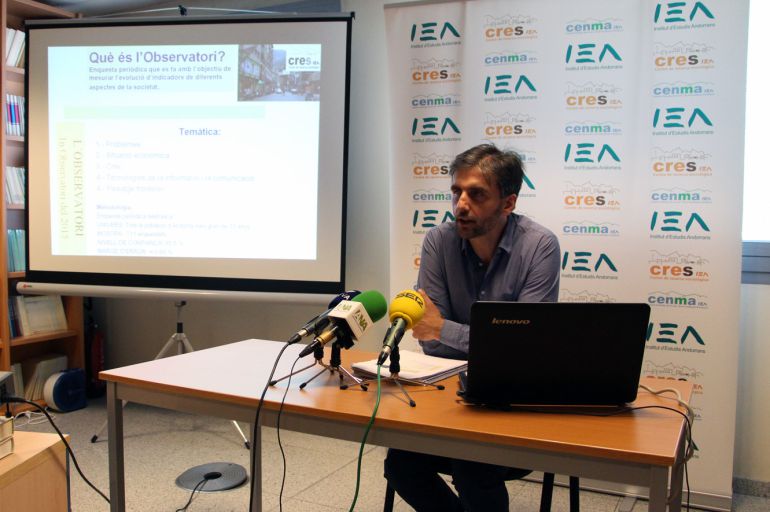 El director del CRES, Joan Micó, durant la presentació dels resultats de l'observatori del primer trimestre d'enguany. El director del CRES, Joan Micó, durant la presentació dels resultats de l'observatori del primer trimestre d'enguany.