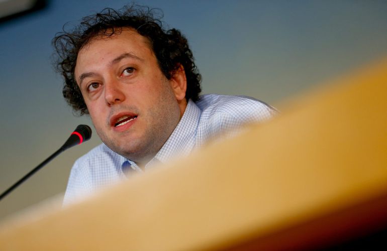 GRA269. MADRID, 02/07/2015.- El concejal del Ayuntamiento de Madrid Guillermo Zapata, durante su comparecencia de prensa tras conocerse la decisión del juez de la Audiencia Nacional Santiago Pedraz, de retirar su imputación por tuits que escribió en 2011 sobre la víctima de ETA Irene Villa. EFE/JuanJo Martin GRA269. MADRID, 02/07/2015.- El concejal del Ayuntamiento de Madrid Guillermo Zapata, durante su comparecencia de prensa tras conocerse la decisión del juez de la Audiencia Nacional Santiago Pedraz, de retirar su imputación por tuits que escribió en 2011 sobre la víctima de ETA Irene Villa. EFE/JuanJo Martin