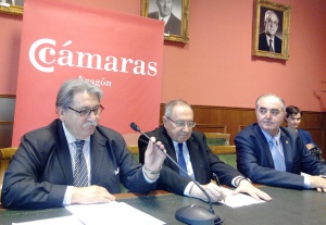 El presidente de la Cámara de Zaragoza, Manuel Teruel, junto con el presidente de la de España, José Luis Bonet. El presidente de la Cámara de Zaragoza, Manuel Teruel, junto con el presidente de la de España, José Luis Bonet.