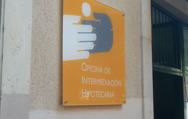 "Me han dicho que mi situación se puede resolver, van a hablar con el banco" "Me han dicho que mi situación se puede resolver, van a hablar con el banco"