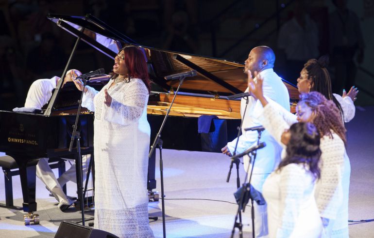 La cantante de gospel Tina Brown, levantó el telón de la 39 edición del Festival de Jazz de Vitoria con su grupo "The Gospel Messengers".- EFE/Adrian Ruiz De Hierro La cantante de gospel Tina Brown, levantó el telón de la 39 edición del Festival de Jazz de Vitoria con su grupo "The Gospel Messengers".- EFE/Adrian Ruiz De Hierro