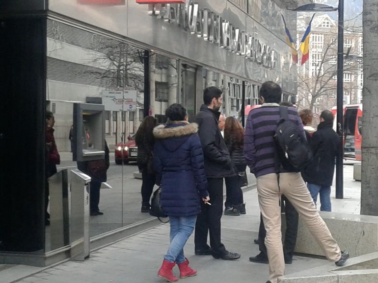 Clients afectats per les restriccions als comptes de BPA dictades per l'INAF han presentant una demanda a la Batllia. Clients afectats per les restriccions als comptes de BPA dictades per l'INAF han presentant una demanda a la Batllia.