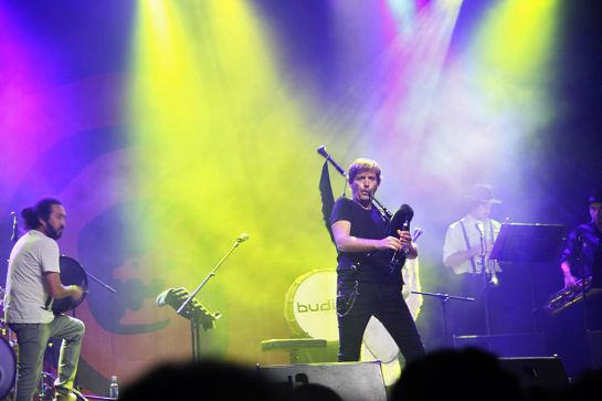 Actuación de Budiño y su banda en Ortigueira Actuación de Budiño y su banda en Ortigueira
