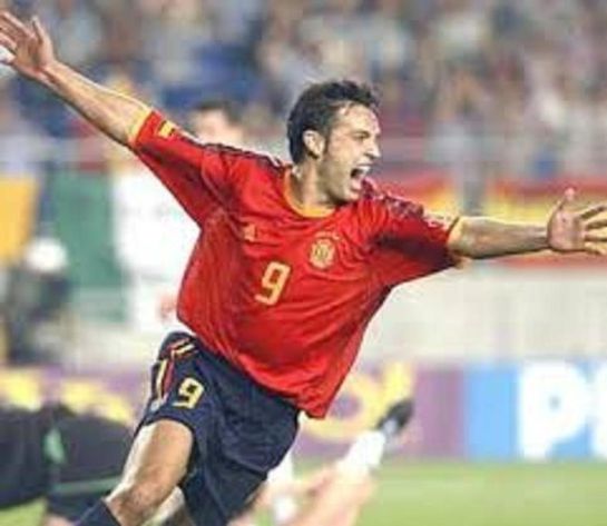 Morientes celebra uno de sus goles con la Selección Española. Morientes celebra uno de sus goles con la Selección Española.