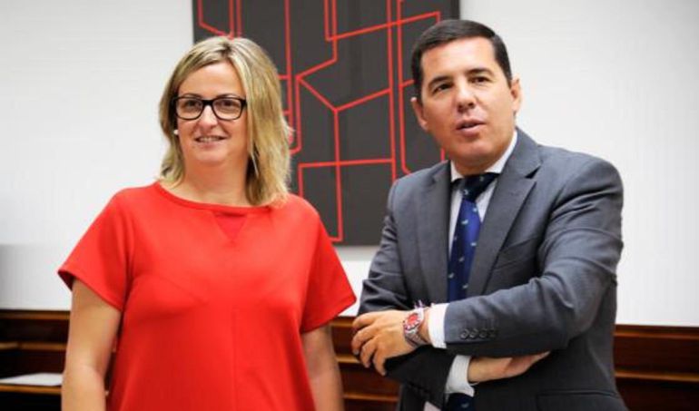 Blanca Martín y Pedro Tomás Nevado-Batalla, en la Asamblea. Blanca Martín y Pedro Tomás Nevado-Batalla, en la Asamblea.