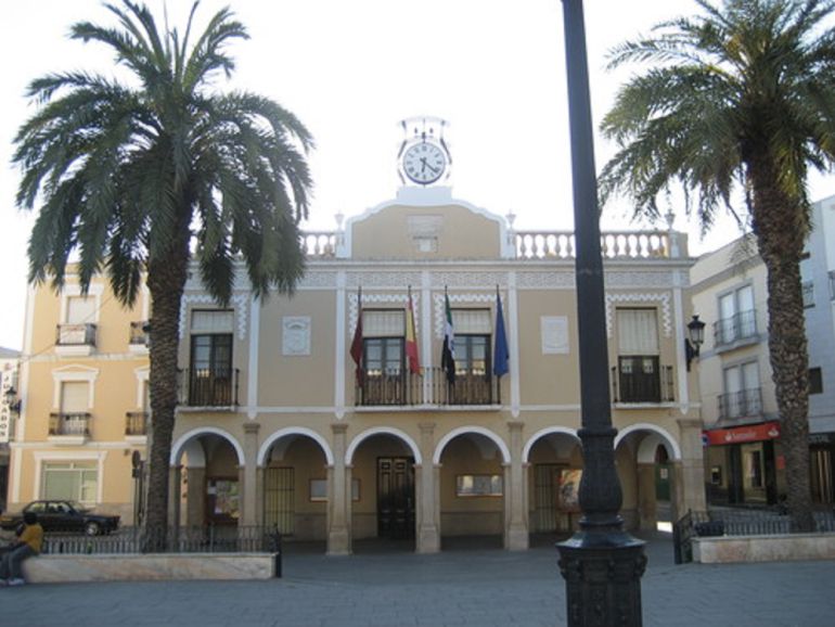 Fachada del Ayuntamiento de Montijo. Fachada del Ayuntamiento de Montijo.