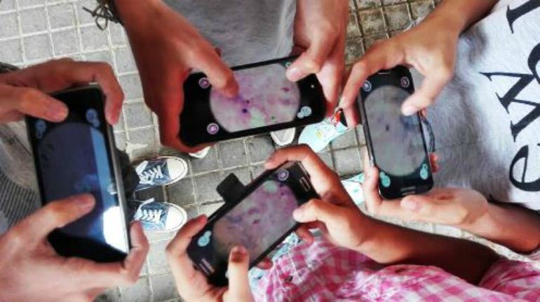 Móviles de escolares pertenecientes a un 'escuadrón' que jugó a MalariaSpot durante la 'Operación Mosquito Púrpura' Móviles de escolares pertenecientes a un 'escuadrón' que jugó a MalariaSpot durante la 'Operación Mosquito Púrpura'