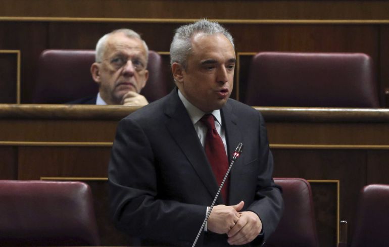 El diputado socialista Rafael Simancas durante su intervención en la sesión de control al Ejecutivo en el Congreso / Ballesteros (EFE) El diputado socialista Rafael Simancas durante su intervención en la sesión de control al Ejecutivo en el Congreso / Ballesteros (EFE)