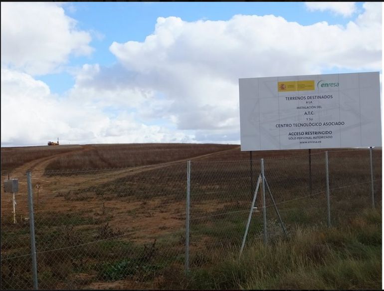 Quienes se oponen al proyecto aseguran que los terrenos no son los idóneos para un cementerio nuclear. Quienes se oponen al proyecto aseguran que los terrenos no son los idóneos para un cementerio nuclear.