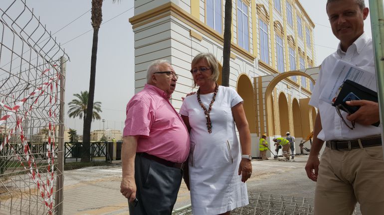 malaga feria casetas: Los empresarios volverán a pagar por montar un escenario móvil en la Feria malaga feria casetas: Los empresarios volverán a pagar por montar un escenario móvil en la Feria