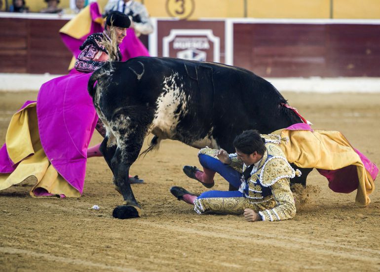 Francisco Rivera Ordóñez "Paquirri" sufre una cogida por el cuarto toro durante la corrida de la Feria de San Lorenzo de Huesca Francisco Rivera Ordóñez "Paquirri" sufre una cogida por el cuarto toro durante la corrida de la Feria de San Lorenzo de Huesca