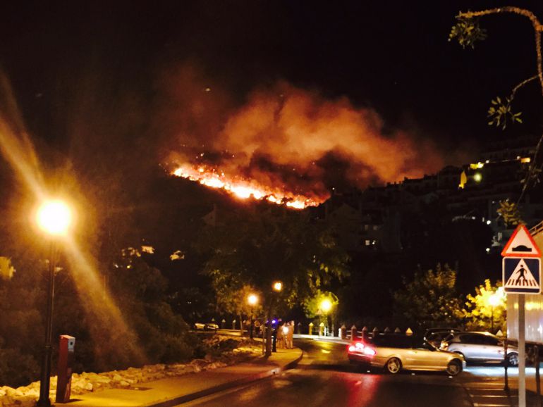 Imagen del incendio de Benahavís esta madrugada Imagen del incendio de Benahavís esta madrugada
